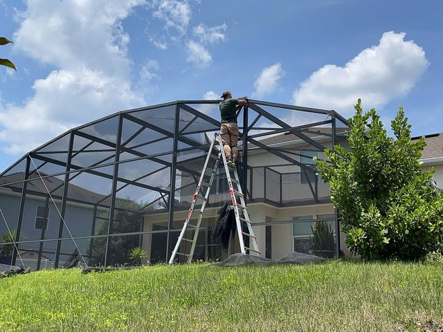 New seamless gutter installed along an Orlando roofline